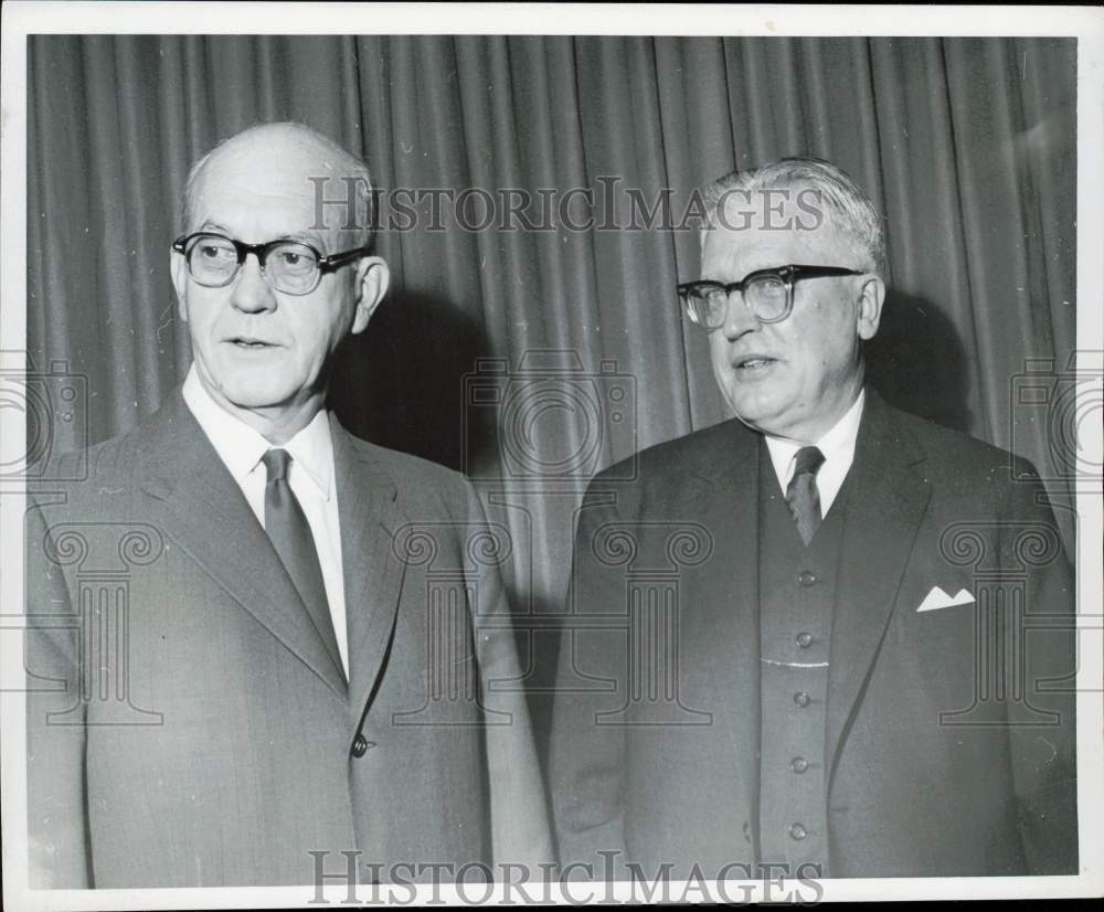 1963 Press Photo John Gordon, Frederick Donner of General Motors - afa68637