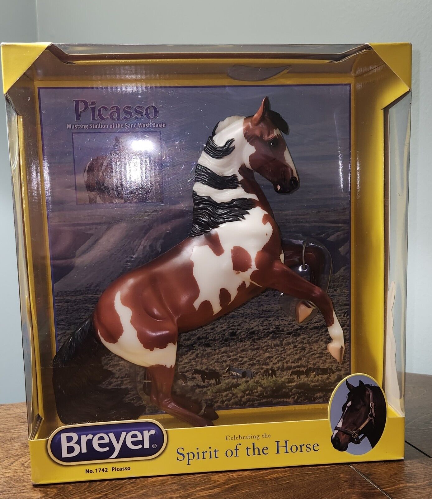 New NIB Rare BREYER Horse #1742 Picasso Mustang Stallion Desatado