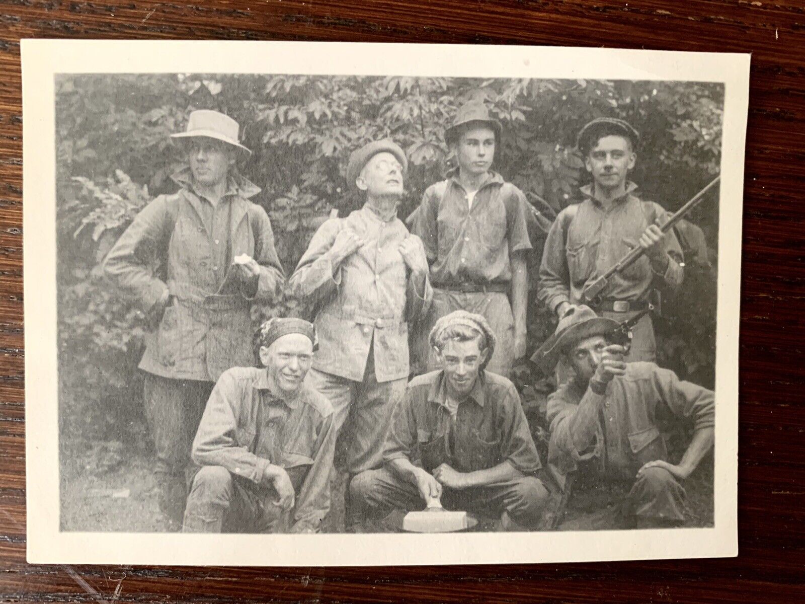 Amazing Original WW1 Snapshot Photograph 1917 Photo Rifle pistol Funny soldiers