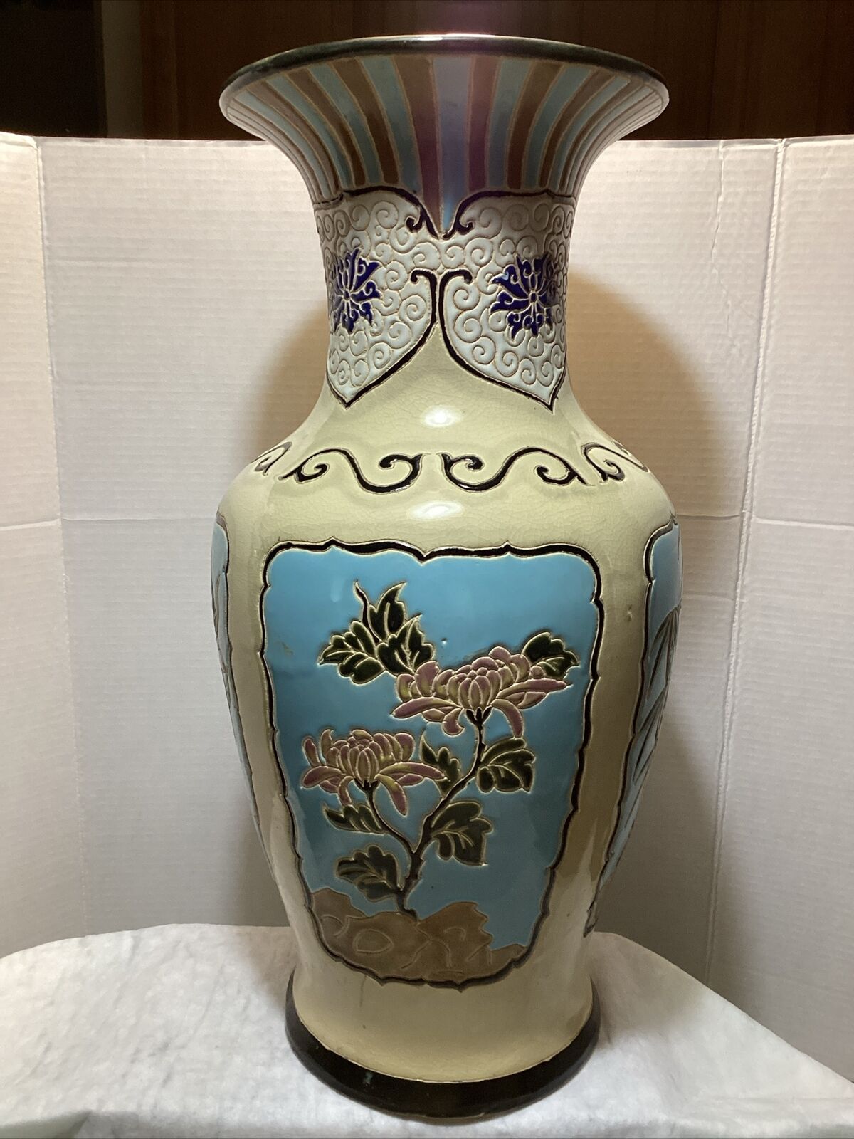 Tall Vintage Ceramic Oriental Decorative Vase/Urn Or Hallway Stick Stand