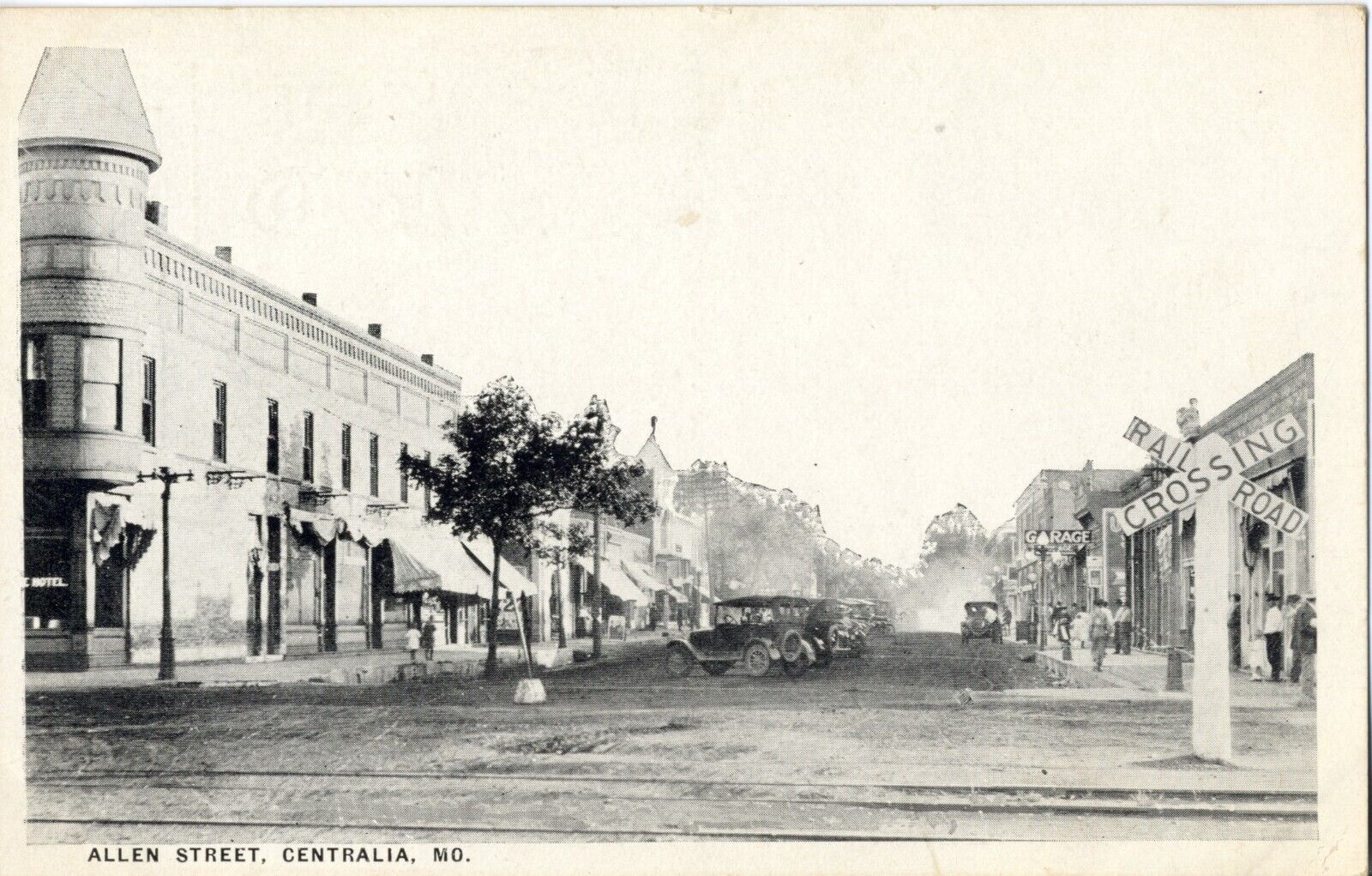 Allen Street, Centralia, Mo. Missouri Postcard #59768. Railroad Crossing Sign.