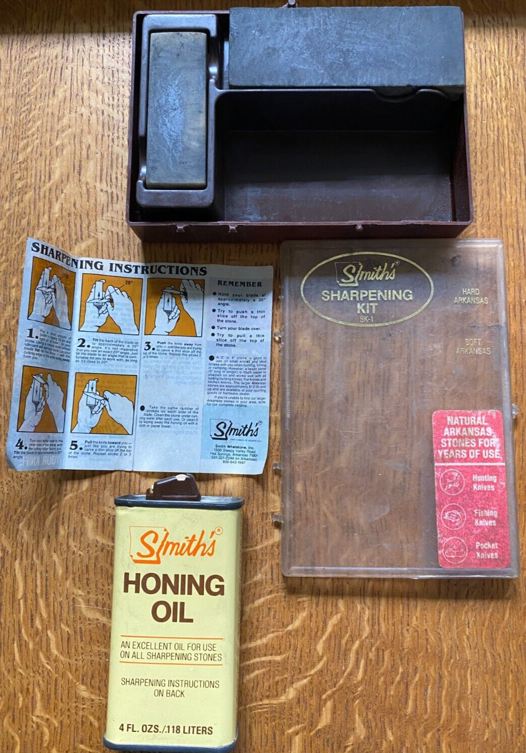 Vintage Smith's Sharpening Kit SK1 Hard /Soft Arkansas Stones with Honing Oil