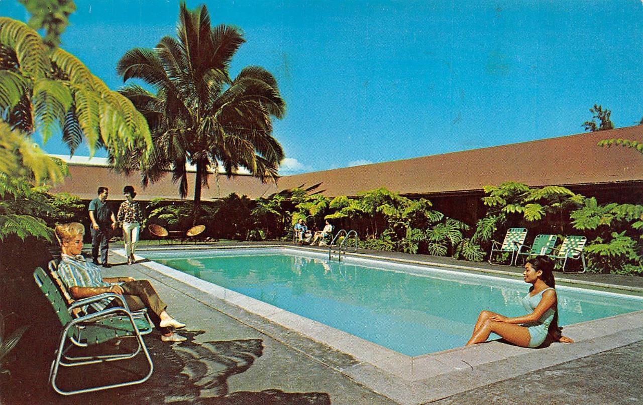 HILO, HI Hawaii  HILO HUKILAU HOTEL  Roadside POOL & BEAUTY 1965 Chrome Postcard