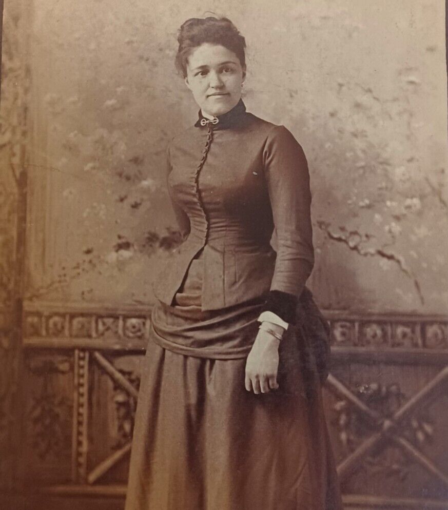 Cabinet Card Photo Attractive Woman in Black Amputee ? Allegheny PA Aufrecht