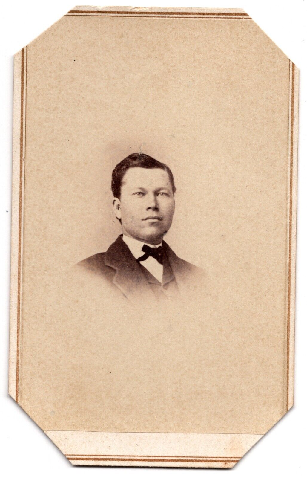 ANTIQUE CDV CIRCA 1860s BUCHHOLZ HANDSOME YOUNG MAN IN SUIT SPRINGFIELD MA.