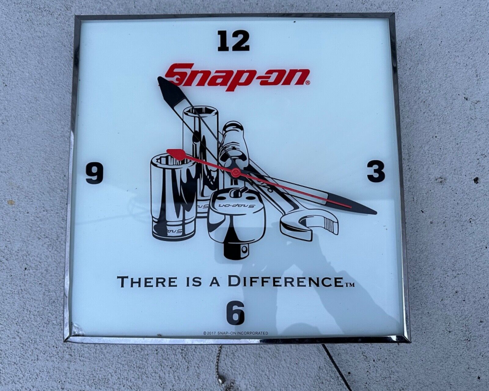 2017 Snap-On Vintage Square Bubble Light Up Electric Wall Clock Collectible
