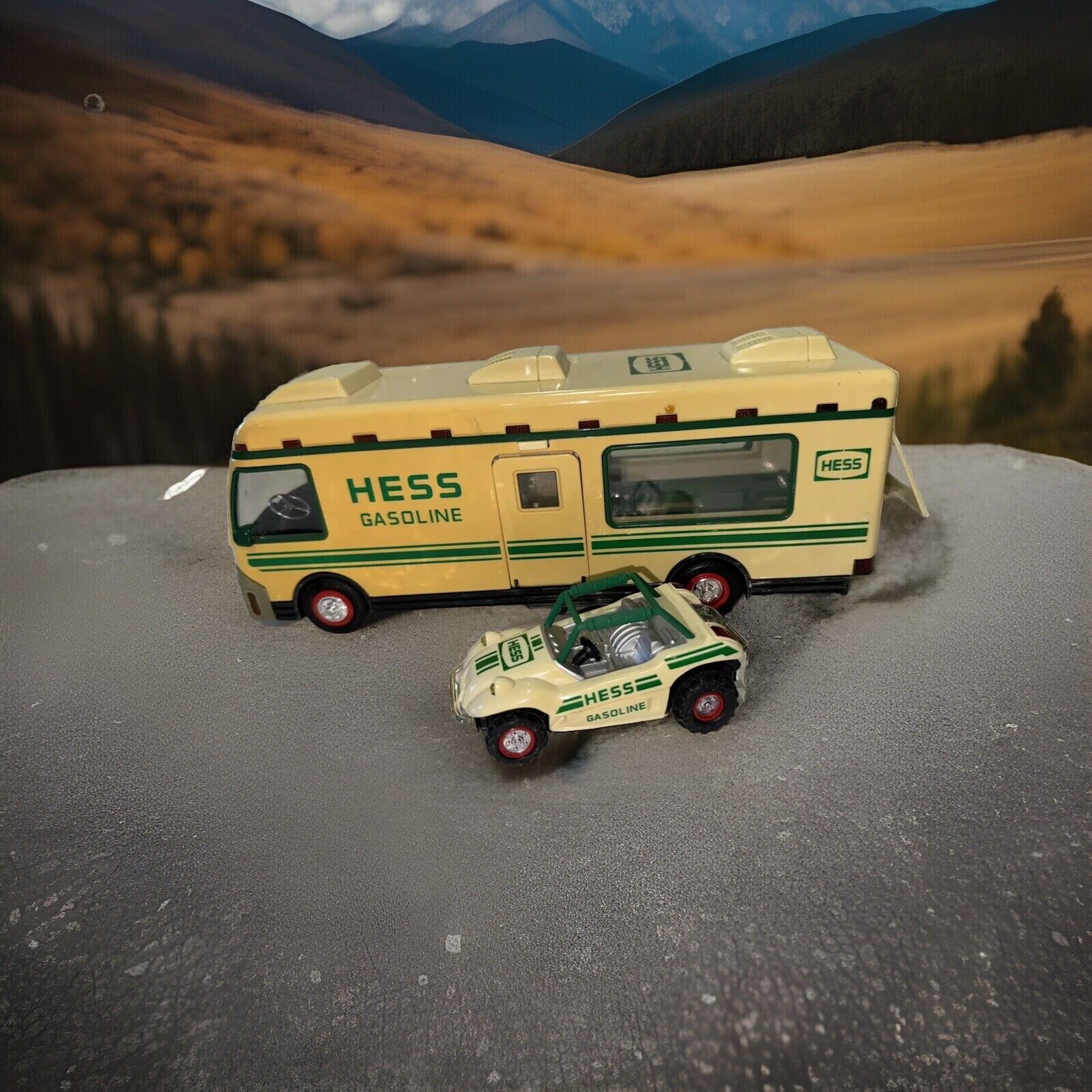 Hess Recreation Van with Dune Buggy 1998 Loading Ramp Friction Motors Vehicles