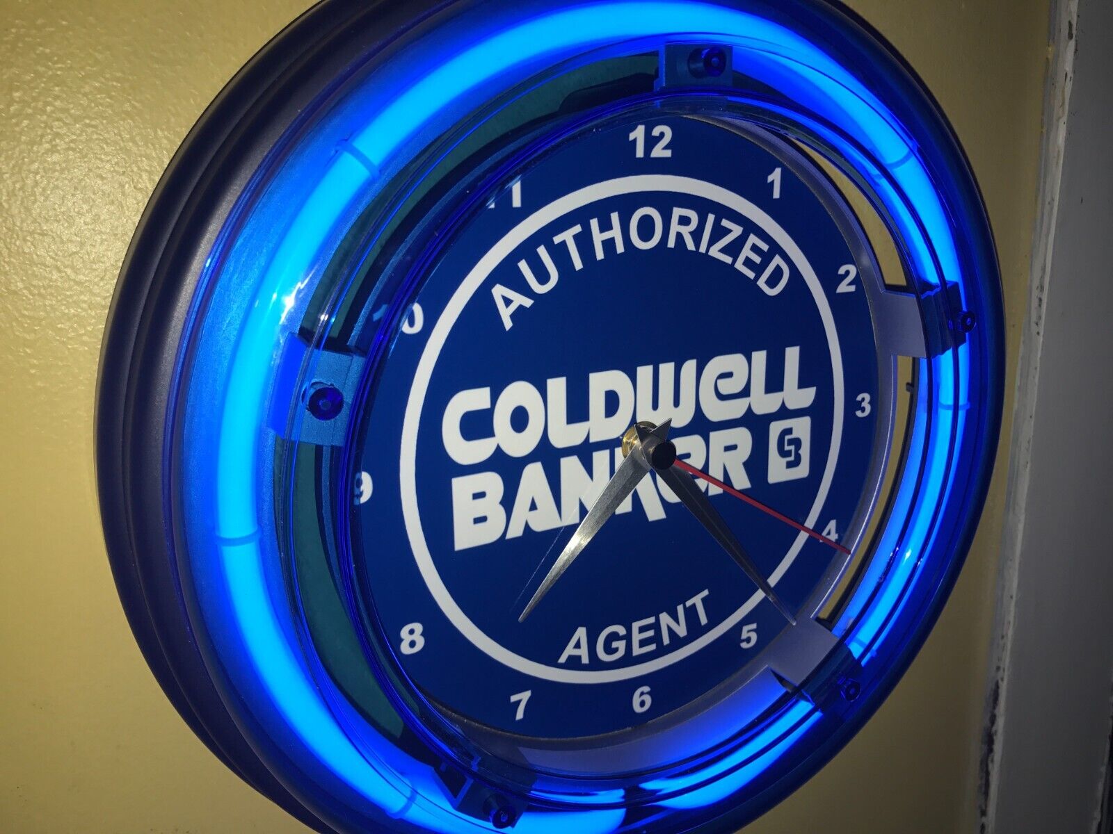 Coldwell Banker Real Estate Agent Office Advertising Neon Wall Clock Sign
