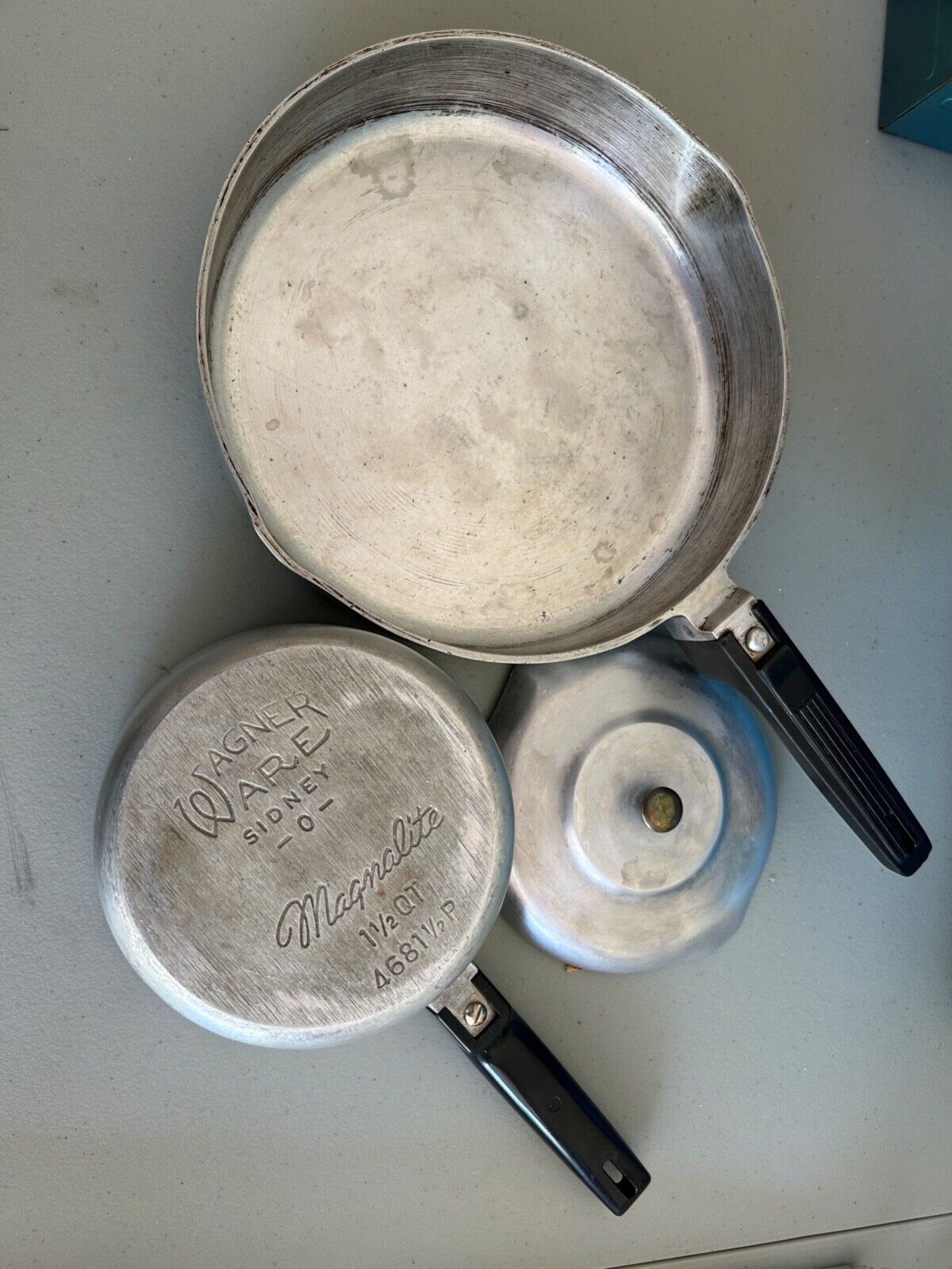 Vintage Set Magnalite 1 1/2 quart Sauce Pan & Lid plus a 9” frying pan