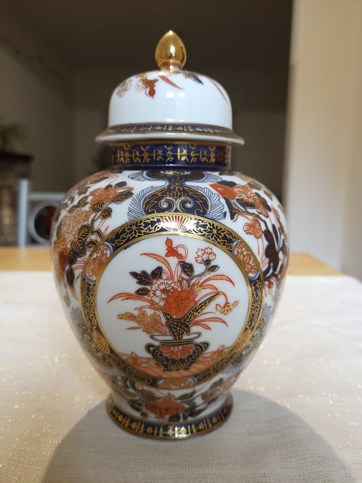 Vintage  Saji Imari Porcelain Ginger Jar - Authentic Collector\'s Piece