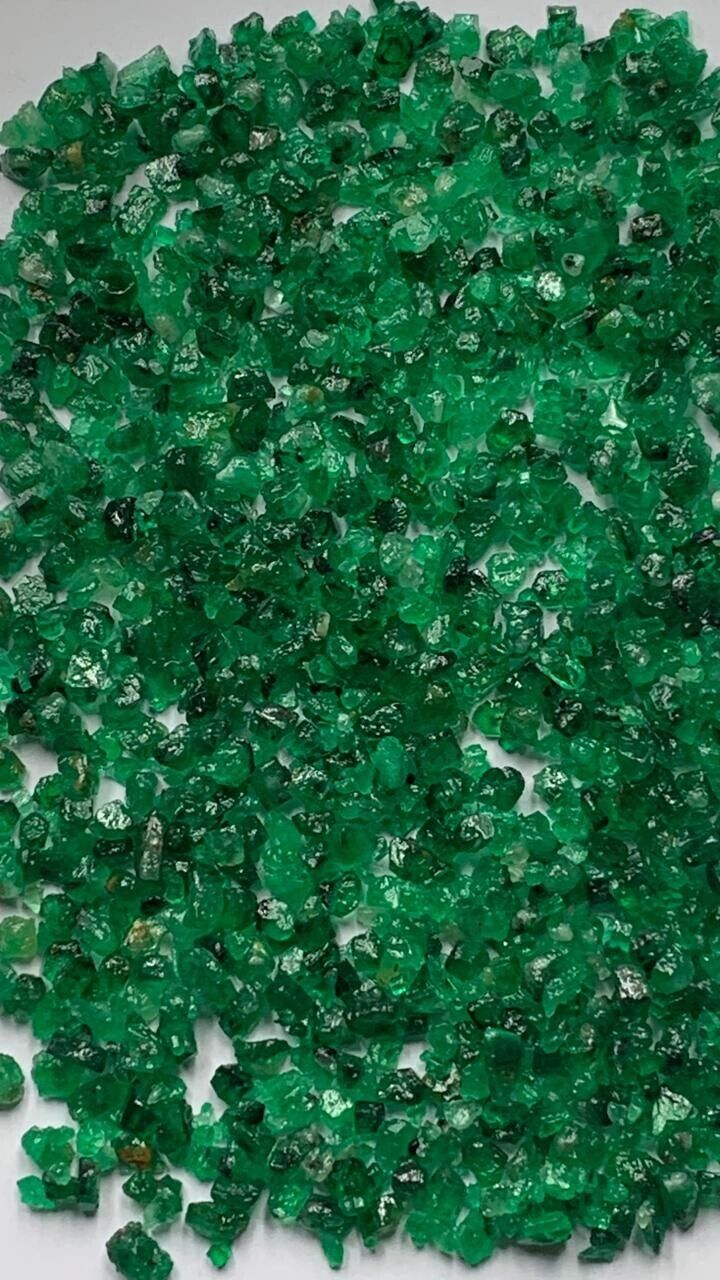 63 carats emerald from Swat valley Pakistan is available for sale