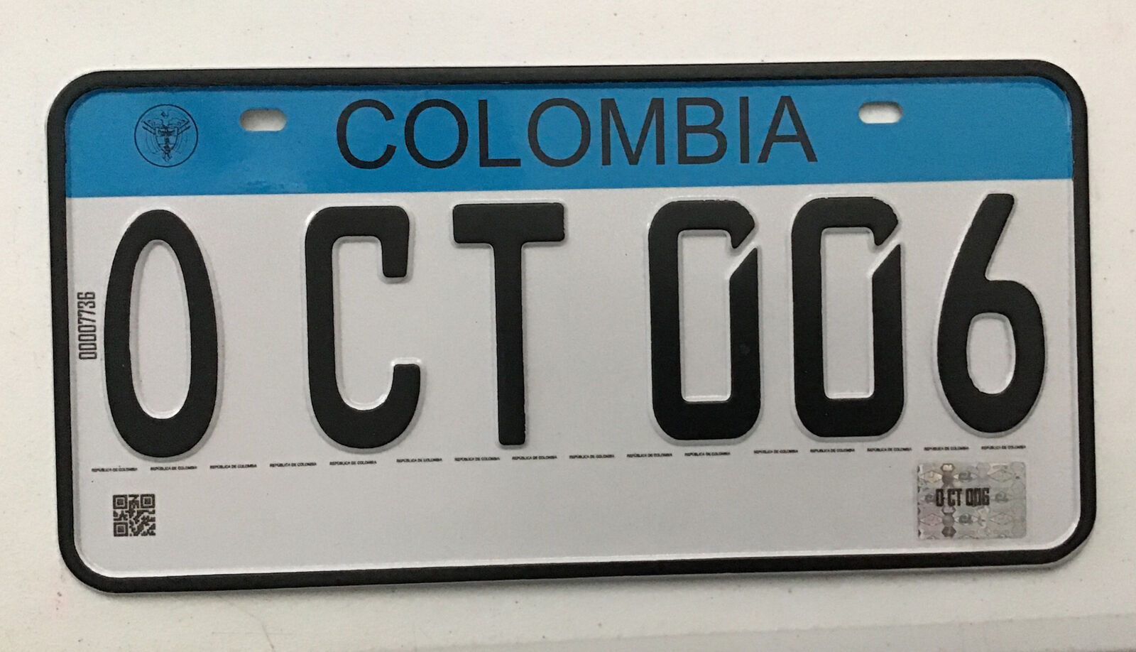 COLOMBIA, SOUTH AMERICA LICENSE PLATE - OCT 006 MINT CONDITION *RARE