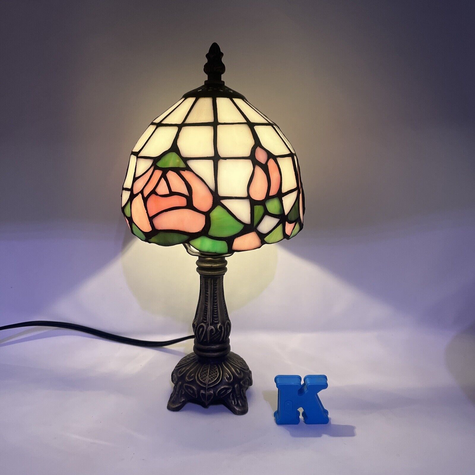 Tiffany Style Stained Glass Table Accent Bedside Lamp Roses Floral Mosaic 12” K