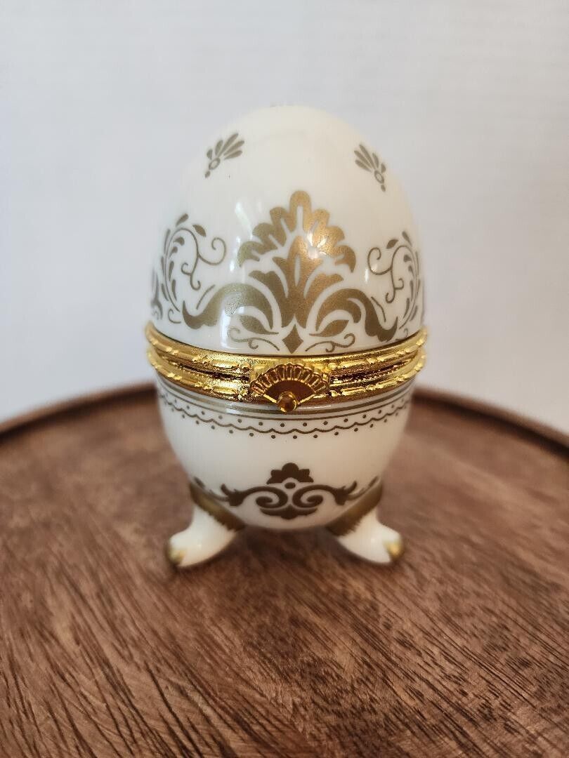 Elegant Porcelain Egg With Clock Ivory￼￼ & Gold new in box 2000  Vintage Rare