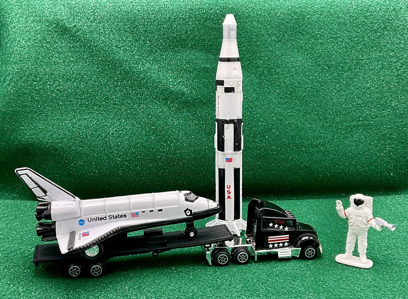 Smithsonian NASA Space Shuttle Discovery Rocket Truck/Trailer Astronaut Souvenir
