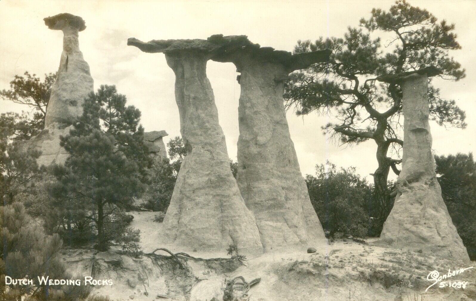 1940  RPPC CO Colorado Dutch Wedding Rocks by Sanborn #S-1098