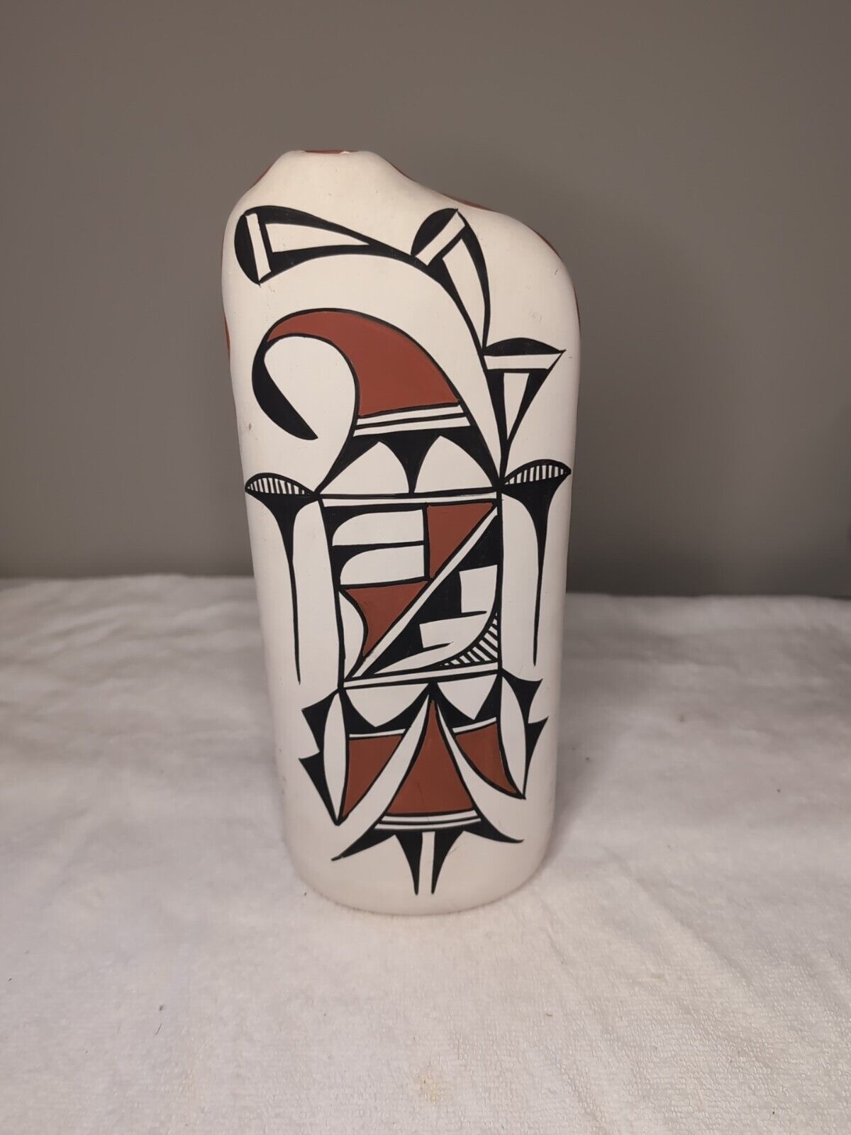 Vintage NATIVE AMERICAN 11.5” Vase