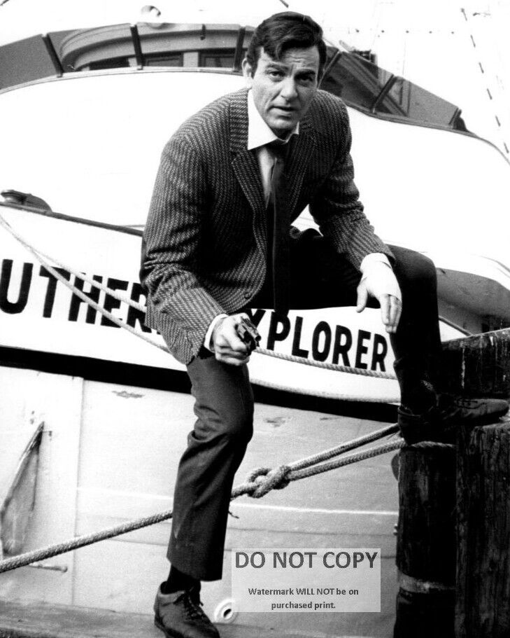 MIKE CONNORS AS JOE MANNIX IN THE TV SHOW \