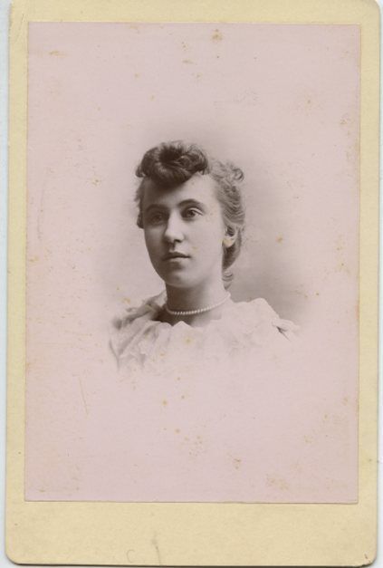 Cabinet Photo-Chicago, Illinois 1892 Pretty Lady 