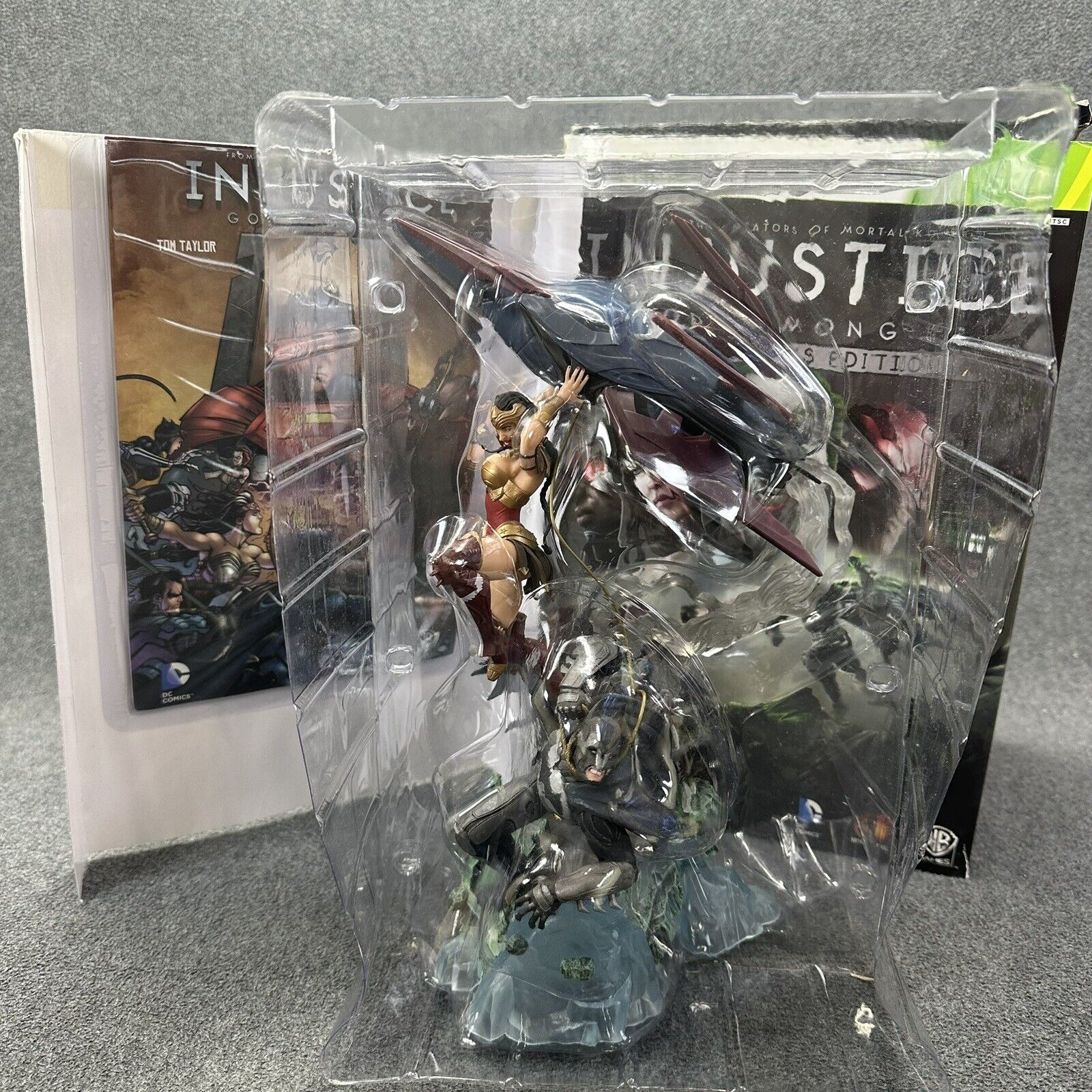 Injustice: Gods Among Us Collector\'s Edition Statue w/ Comic - No Game