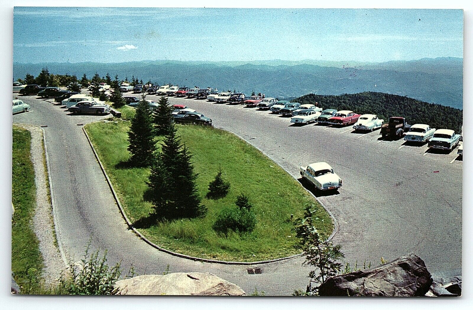 1955 GREAT SMOKY MOUNTAINS TN CLINGMANS DOME PARKING AREA 6643FT POSTCARD P3017