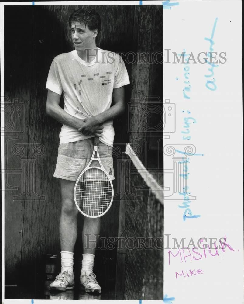 1989 Press Photo Drenched tennis player Mike Masiuk waits out a set in Milford