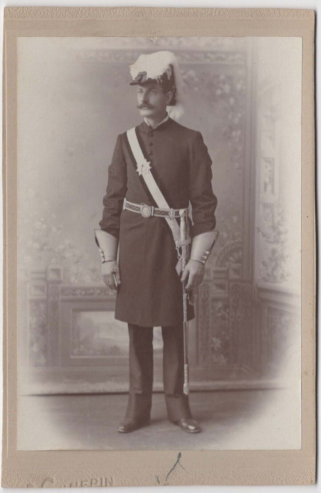 C. 1890s CABINET CARD HAYNES KNIGHTS TEMPLAR IN UNIFORM WITH SWORD MINNEAPOLIS