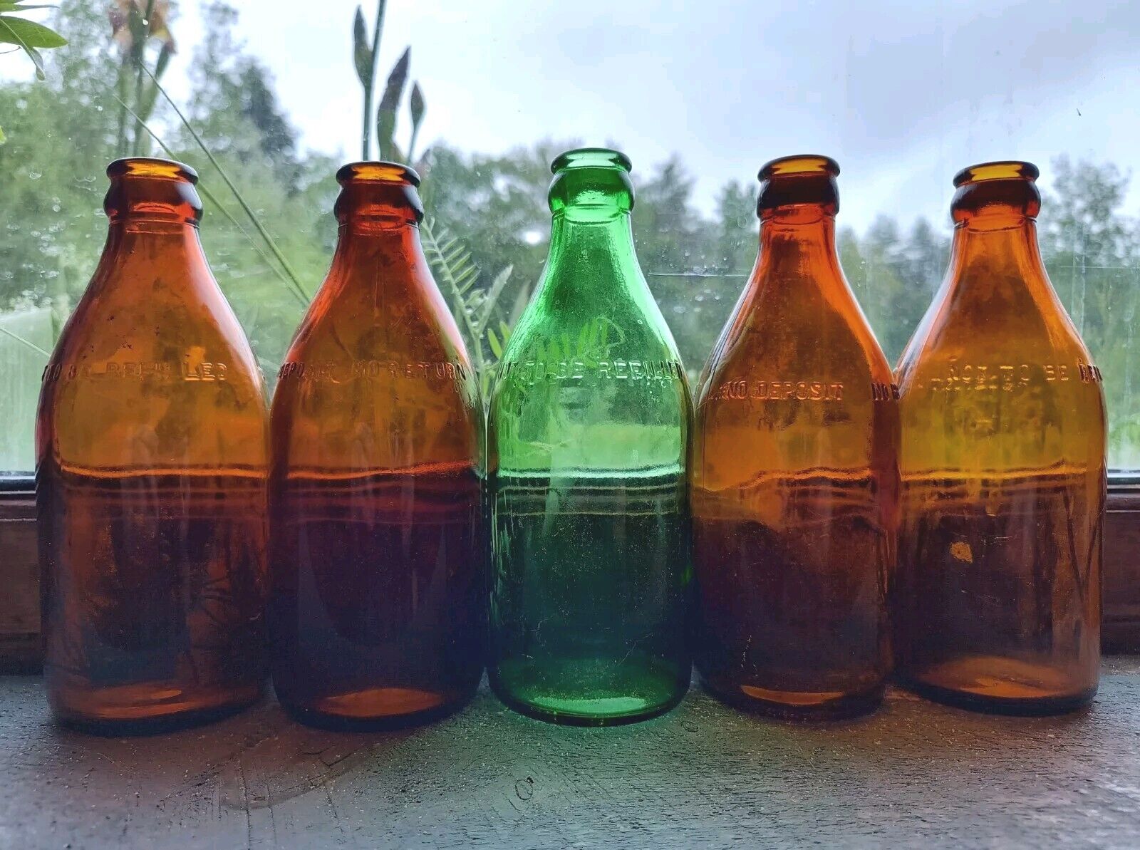 5 Vintage Stubby Beer Bottles Lot Amber & Green Pop Tops 40\'s 50\'s RARE Antiques