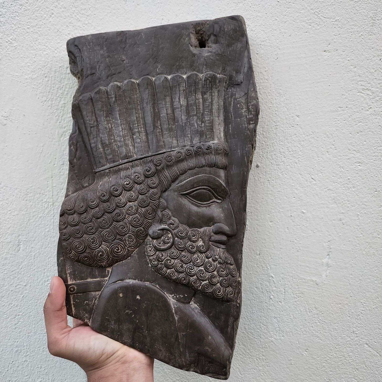 CIRCA AN IMPORTANT PERSEPOLIS ERA PERSIAN STONE CARVED PANEL FRAGMENT OF SOLDIER