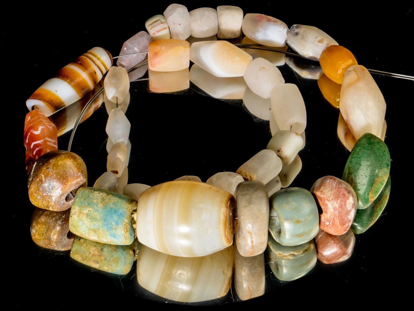 A collection of mixed ancient excavated stone beads M00740