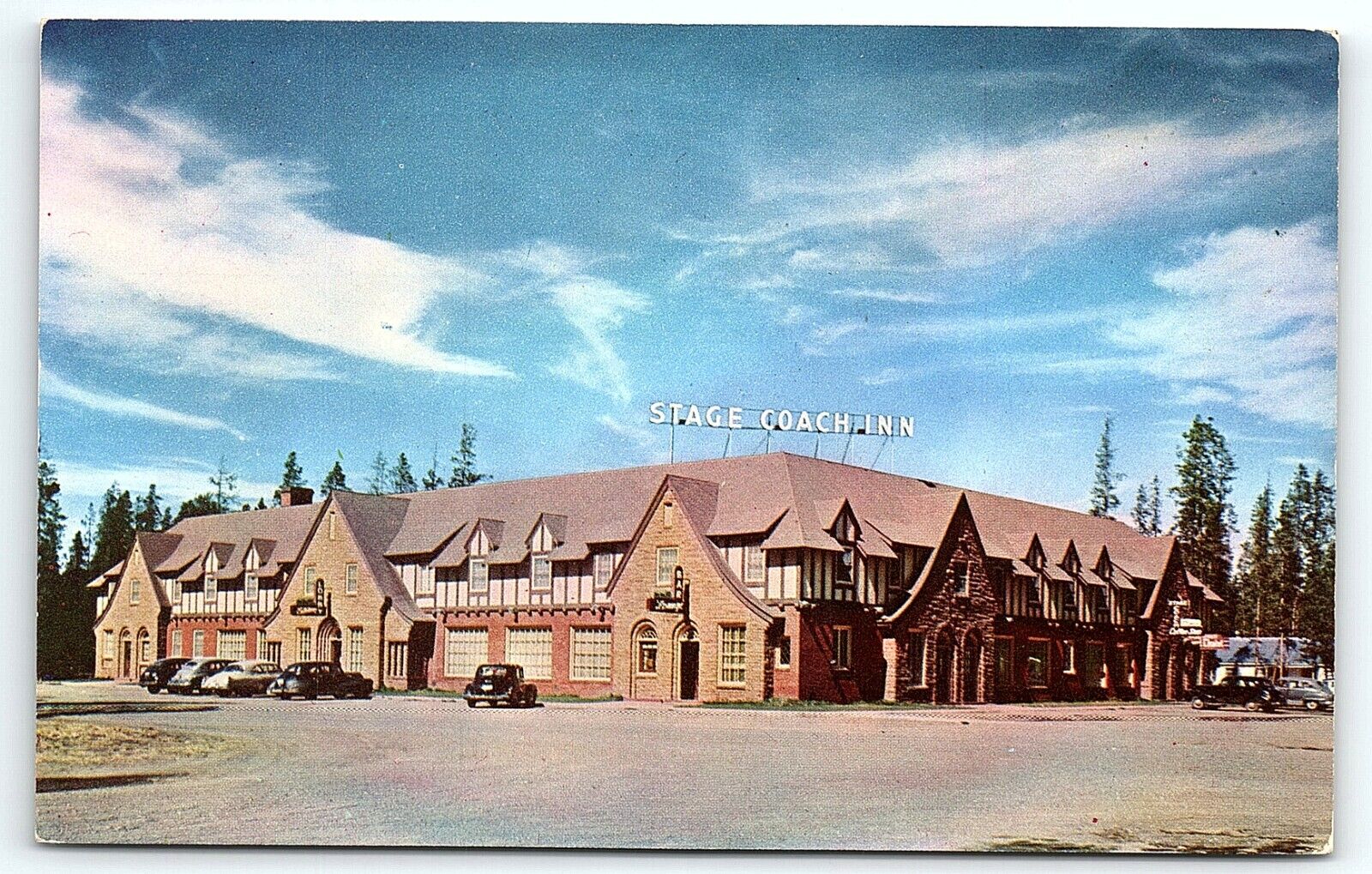 1950s WEST YELLOWSTONE MT STAGE COACH INN COFFEE BAR LOUNGE HOTEL POSTCARD P2934