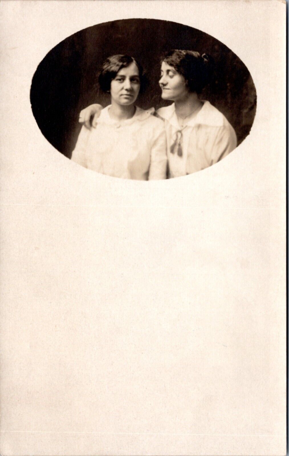 RPPC Two Women pals    AZO 1904-1918