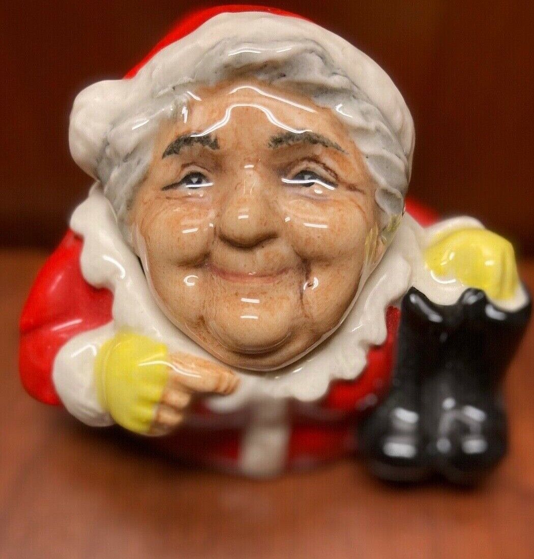 Kevin Francis Face Pot- Sassy Mrs. Santa, 2002