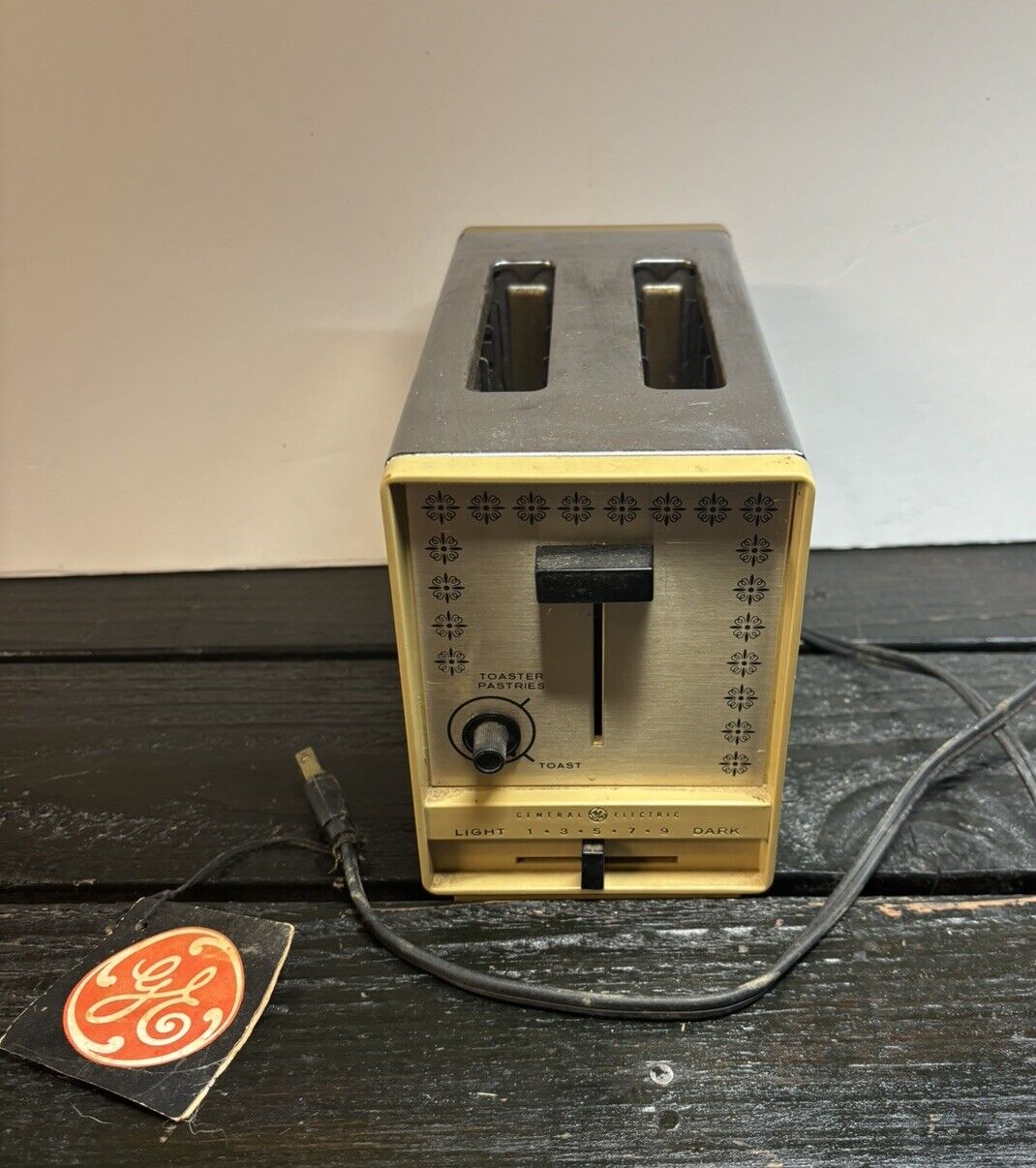 Vintage GE General Electric Toaster 2 Slice Gold & Chrome A7T86