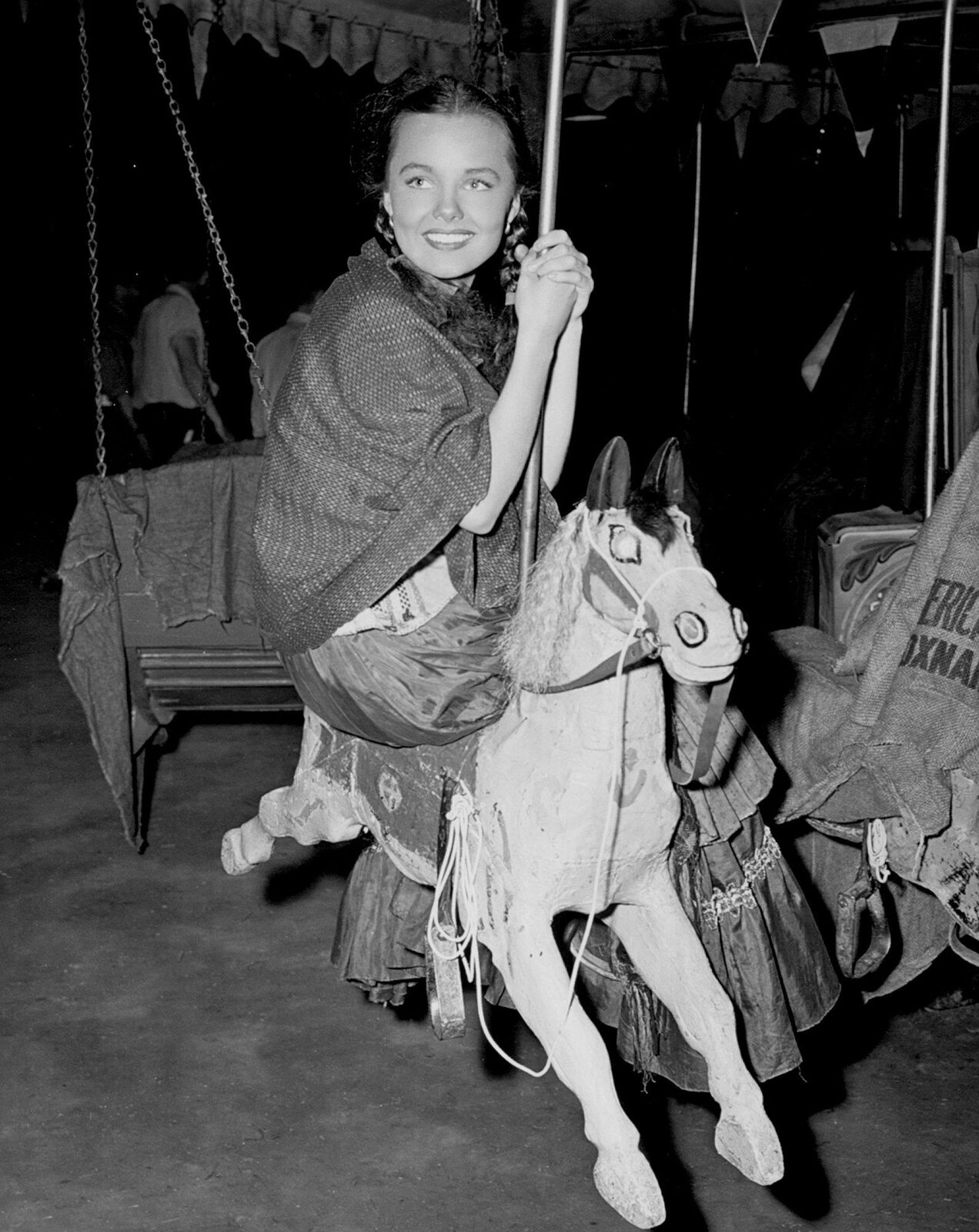 Actress WANDA HENDRIX on Carousel Horse PHOTO (140-g)