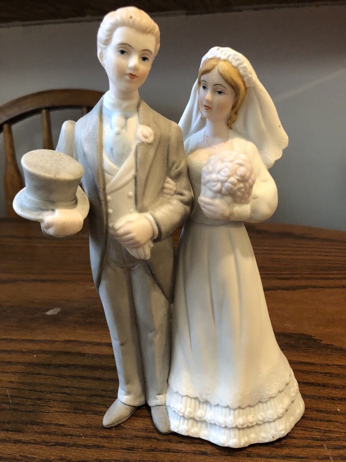 Arnart  Creation Figurine Bisque Porcelain BRIDE AND GROOM  ROYAL CROWN  1985