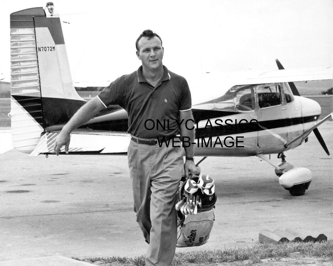 PILOT GOLFER ARNOLD PALMER 8X10 PHOTO FLIES HIS 1958 CESSNA 175 SKYLARK AIRPLANE
