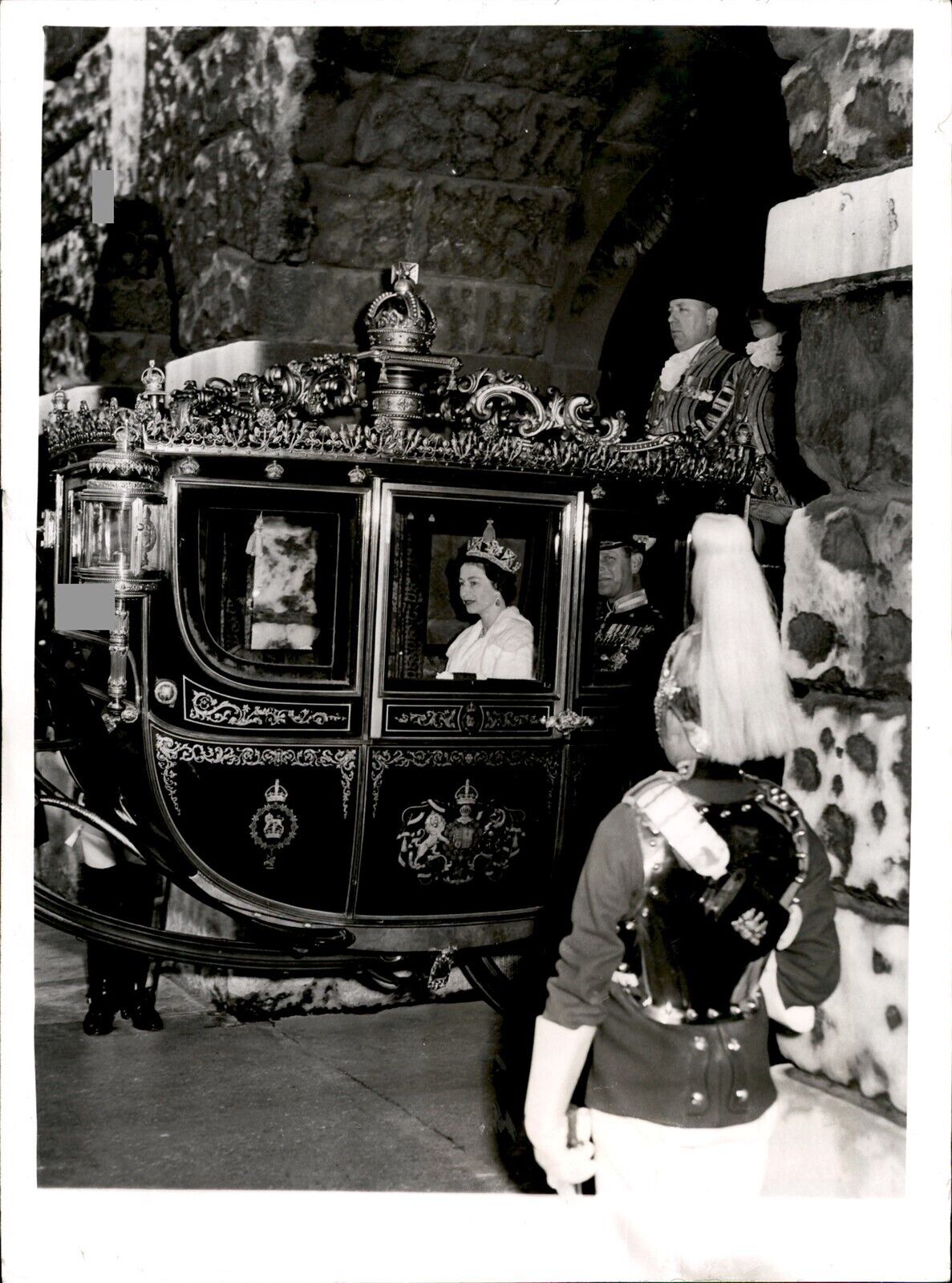 LG76 1962 Original Photo QUEEN ELIZABETH II IN COACH STATE OPENING OF PARLIAMENT