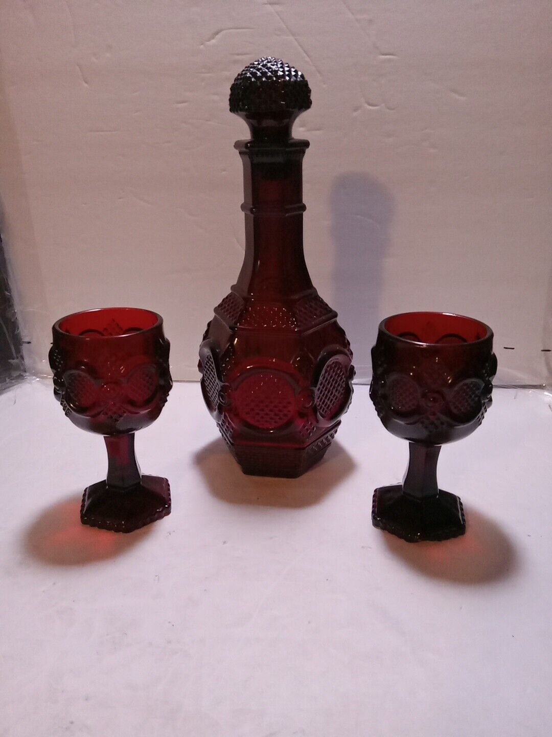 AVON Ruby Red Vintage (1976) Presidents celebration Decanter And 2 Glasses 