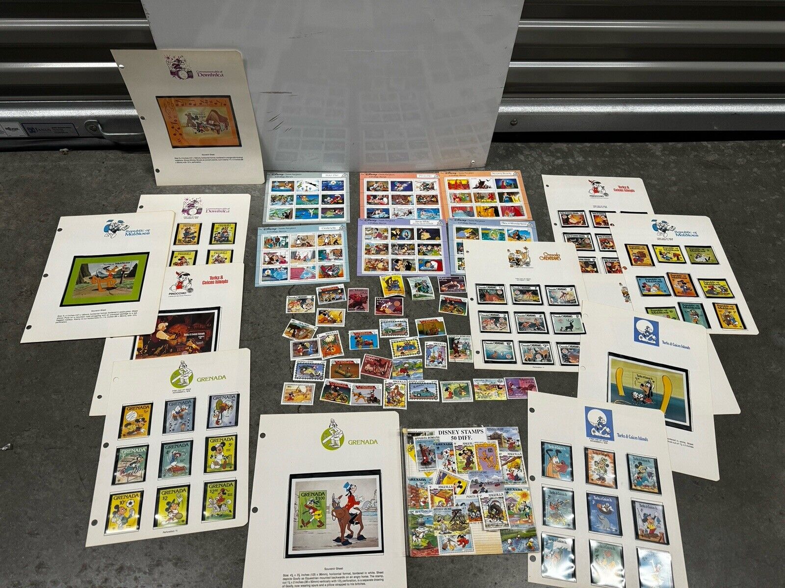 Disney World Of Postage Stamps Huge Mixed Lot Collection See Pics Over 100 Stamp