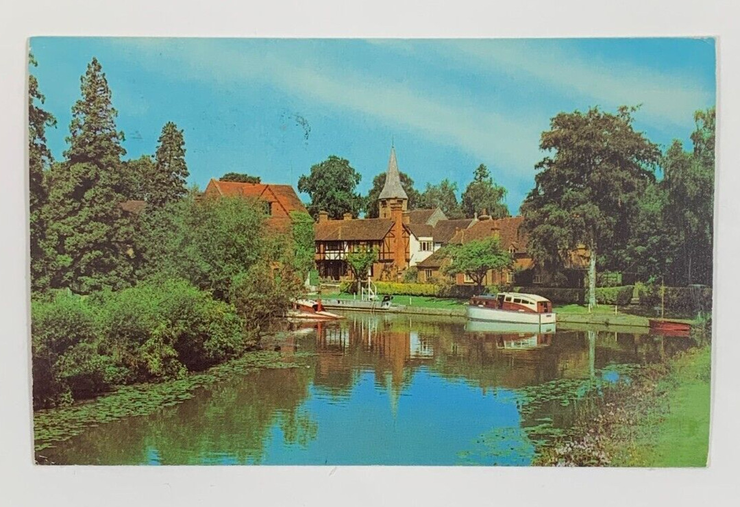 The Thames from Whitchurch Bridge Pangbourne England Postcard Posted 1970