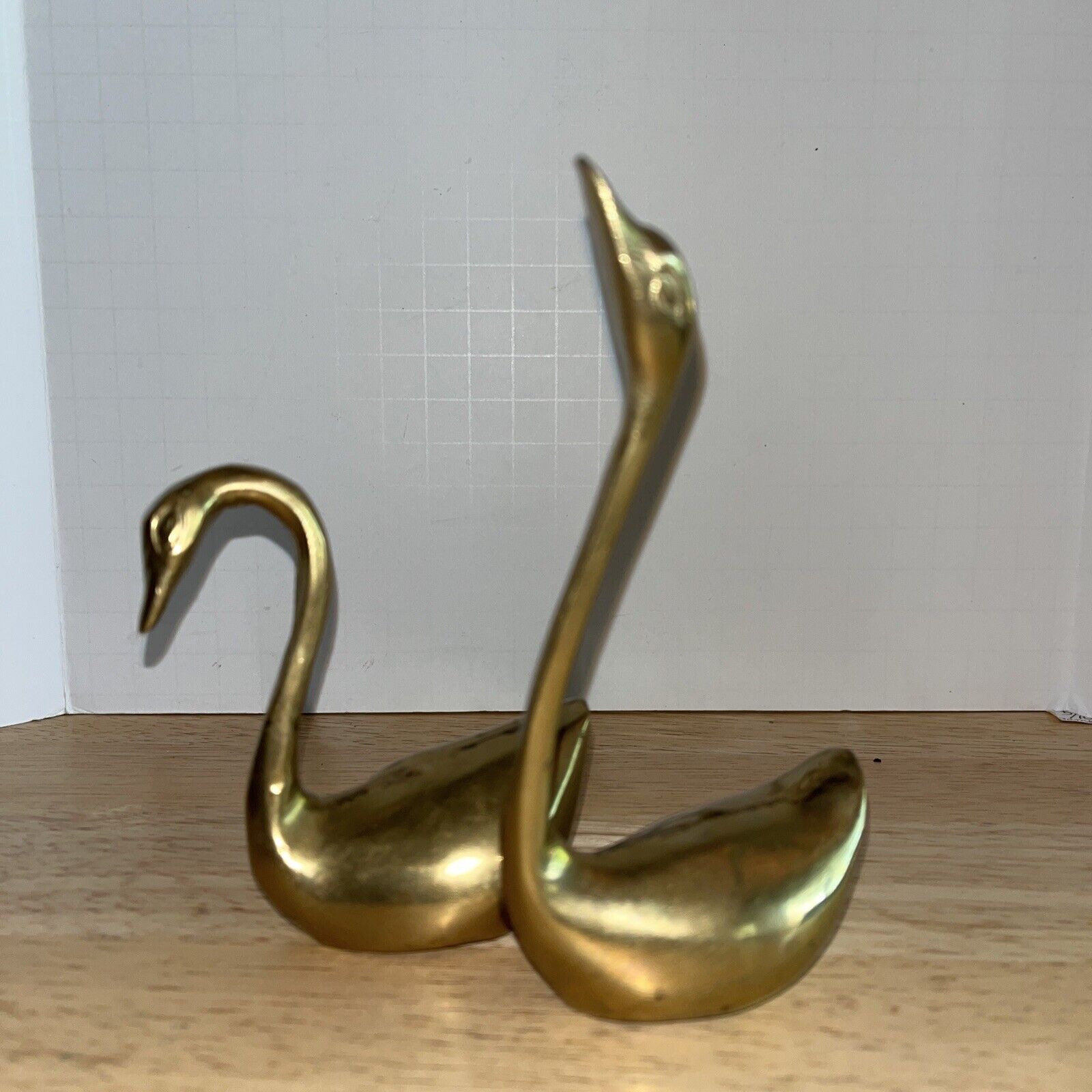 Vintage MCM Pair Miniature Brass Swans 3.5” & 5.5”