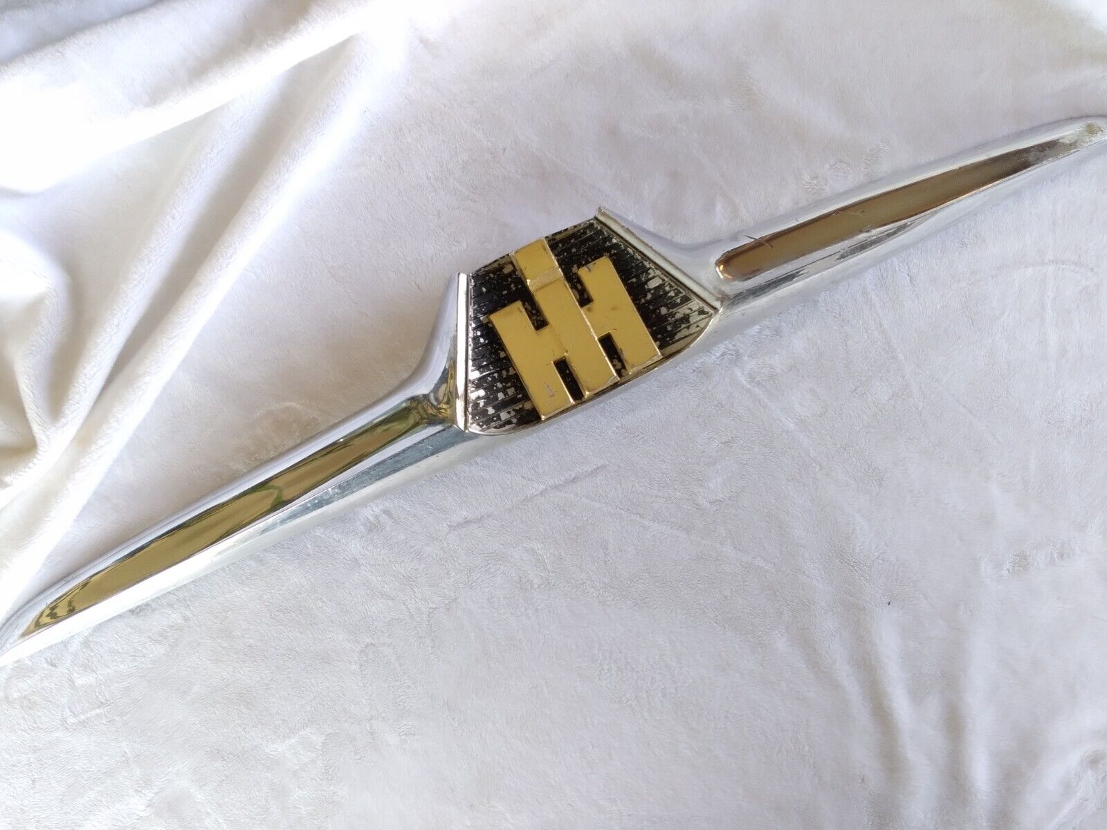 Vintage IH International Harvester Hood Emblem Ornament Badge Original 162769