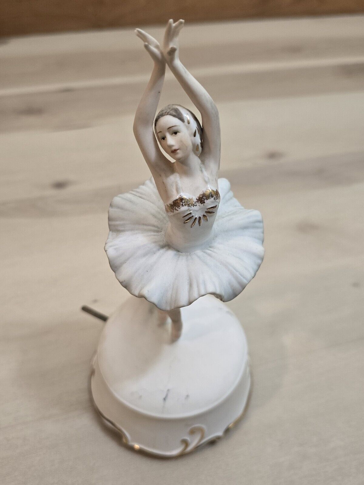 Vtg Queen Odette 1980 Ballerina Figurine Music Box Porcelain 8.5\