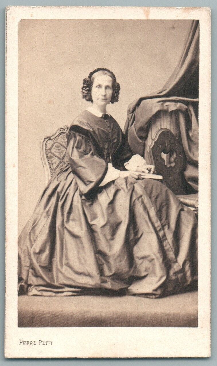 CDV 1860 Distinguished woman from the Parisian nobility. Pierre Petit Photo