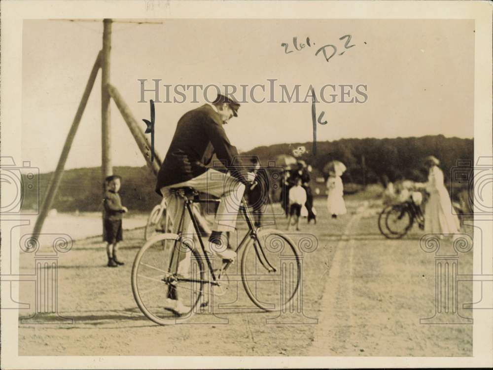 1921 Press Photo Danish King Christian X trying out a bicycle - nei50763