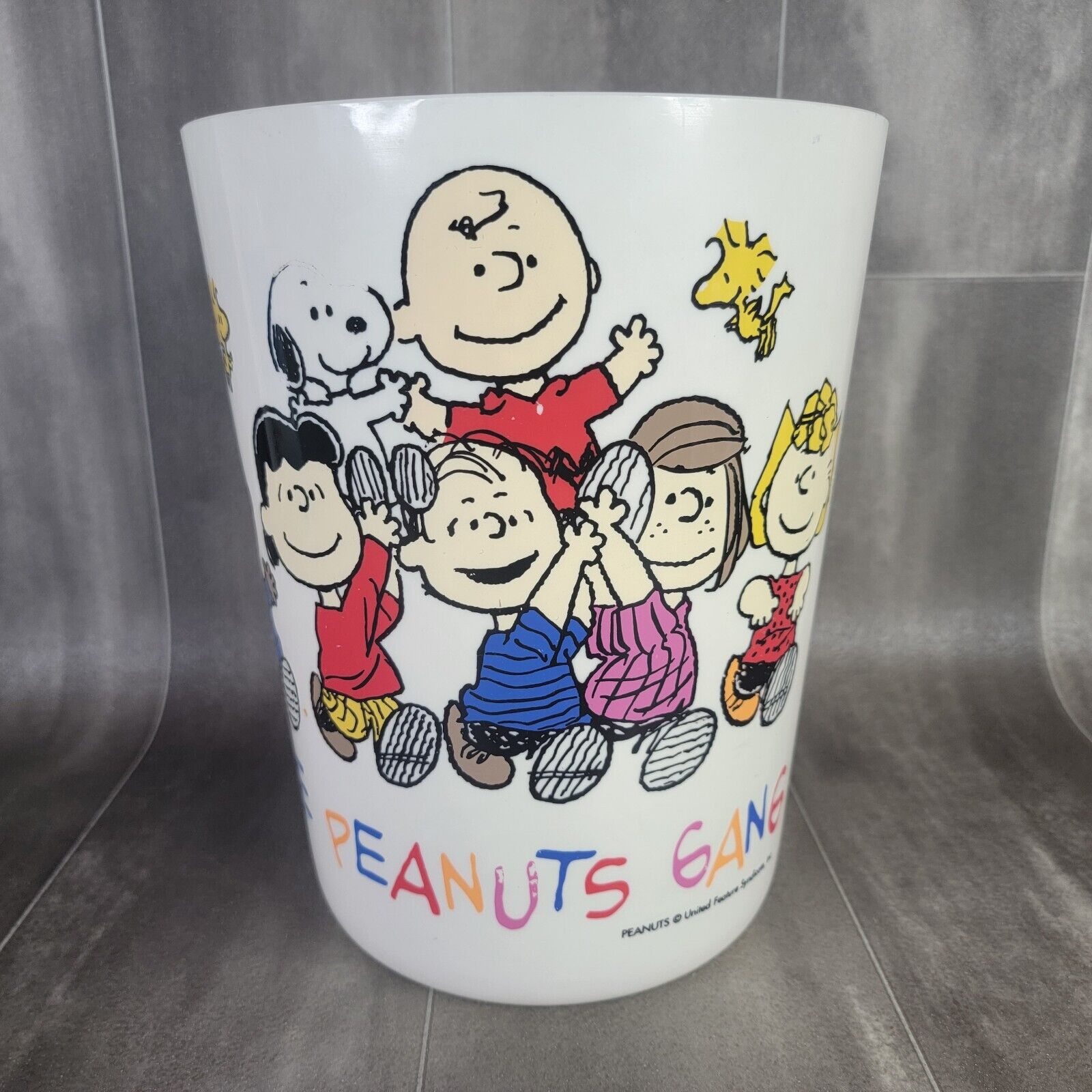 The Peanuts Gang Waste Paper Bucket/Trash Can United Feature Syndicate Inc.
