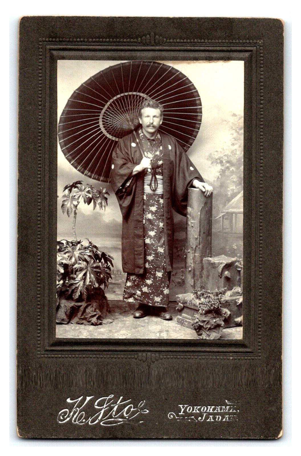 WHITE MAN WEARING JAPANESE KIMONO w  UMBRELLA JAPAN CABINET CARD 1900s