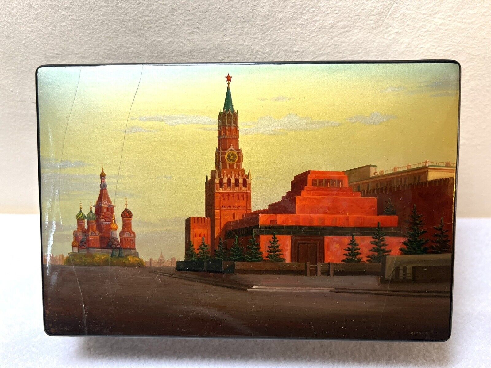Vintage Large Russian Laquer Box Moscow Kremlin 1960’s Red Square 7 3/8\