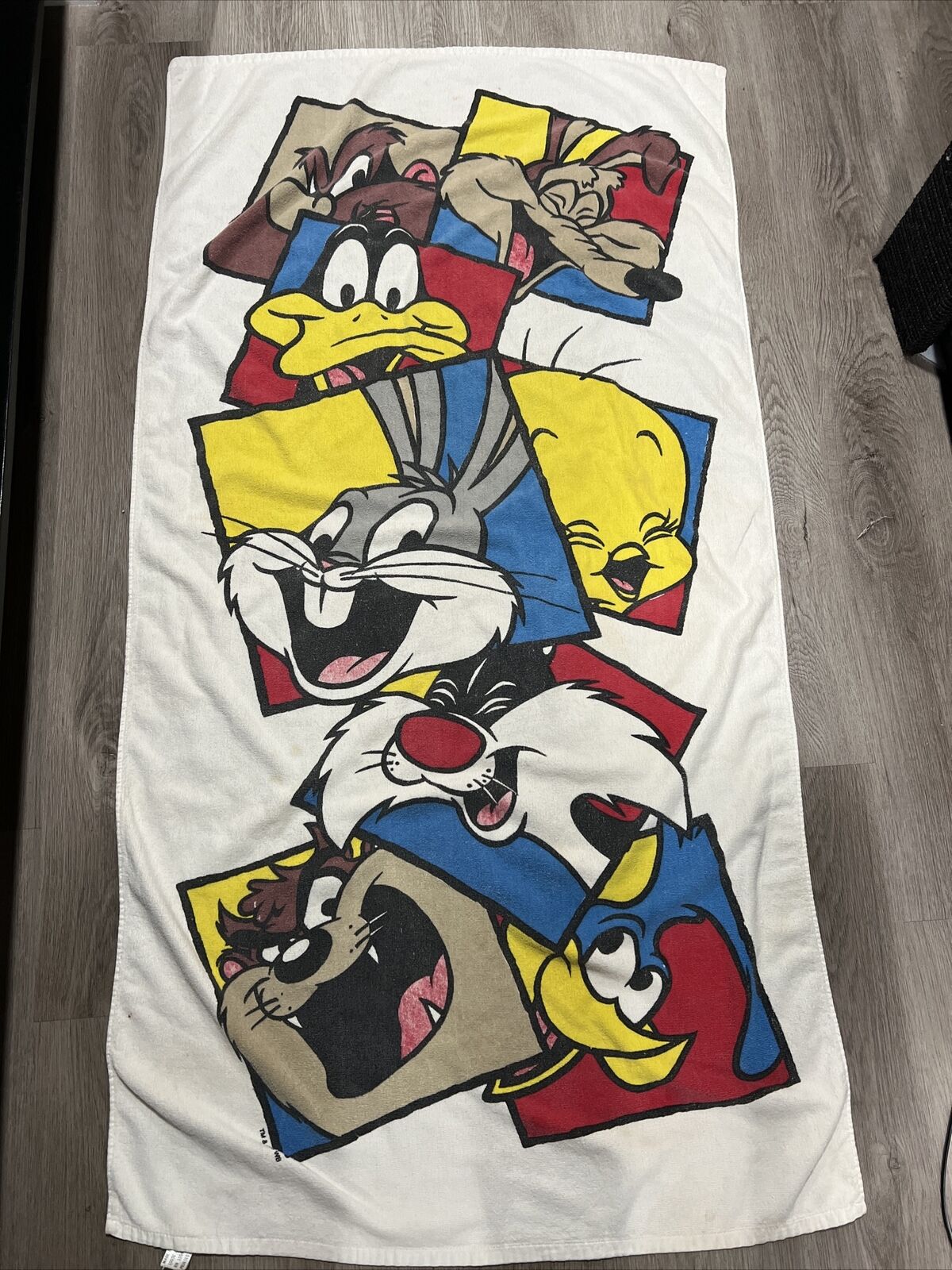 Vintage Looney Tunes Beach Towel 57x29 *STAINS* SEE PICS* 1993